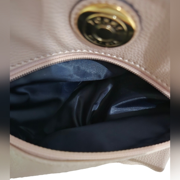 Light Pink Tommy Hilfiger Shoulder Bag with adjustable straps. - Picture 5 of 5